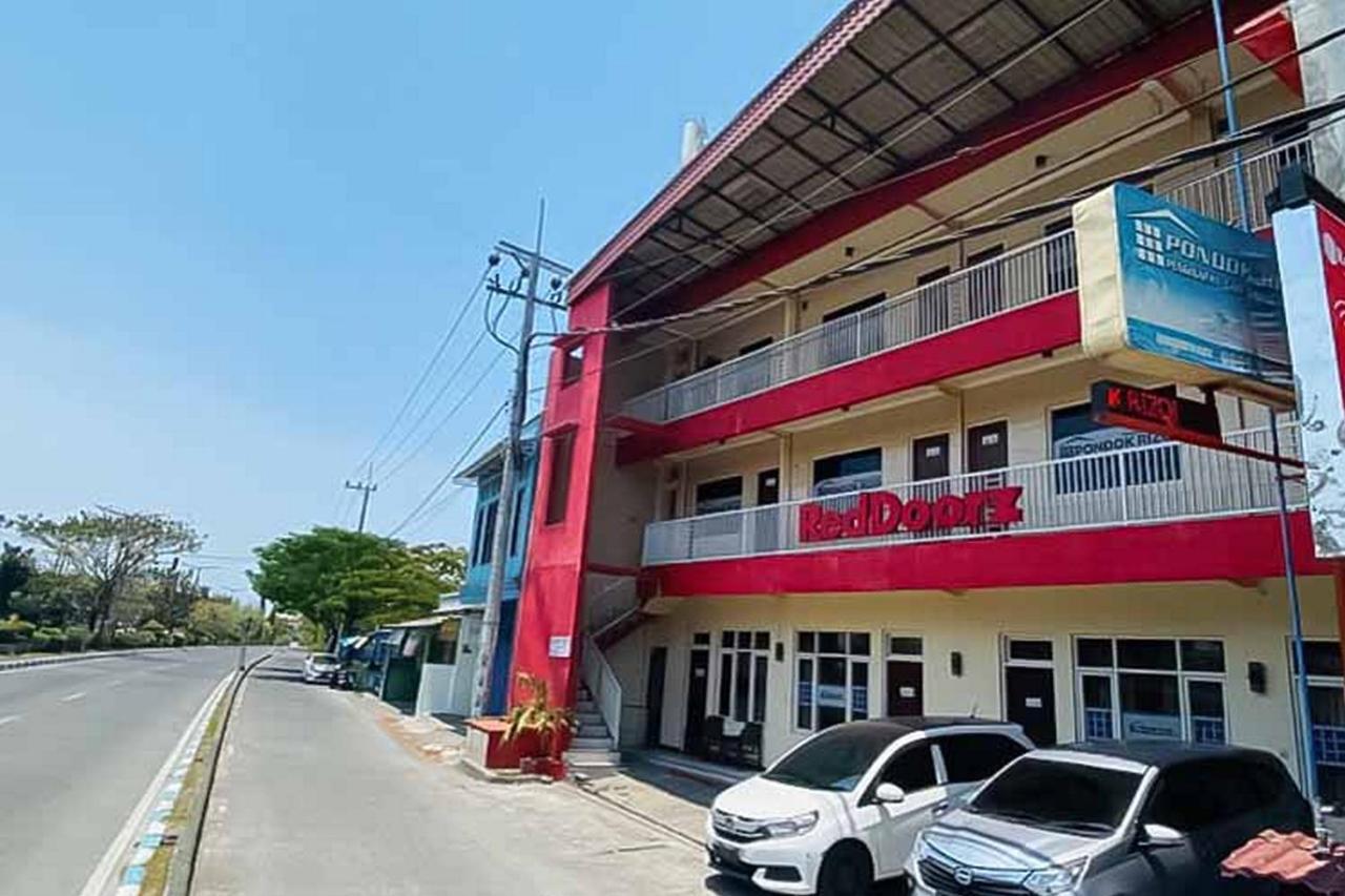 Penginapan Pondok Rizqi Syariah Brebek Exterior foto