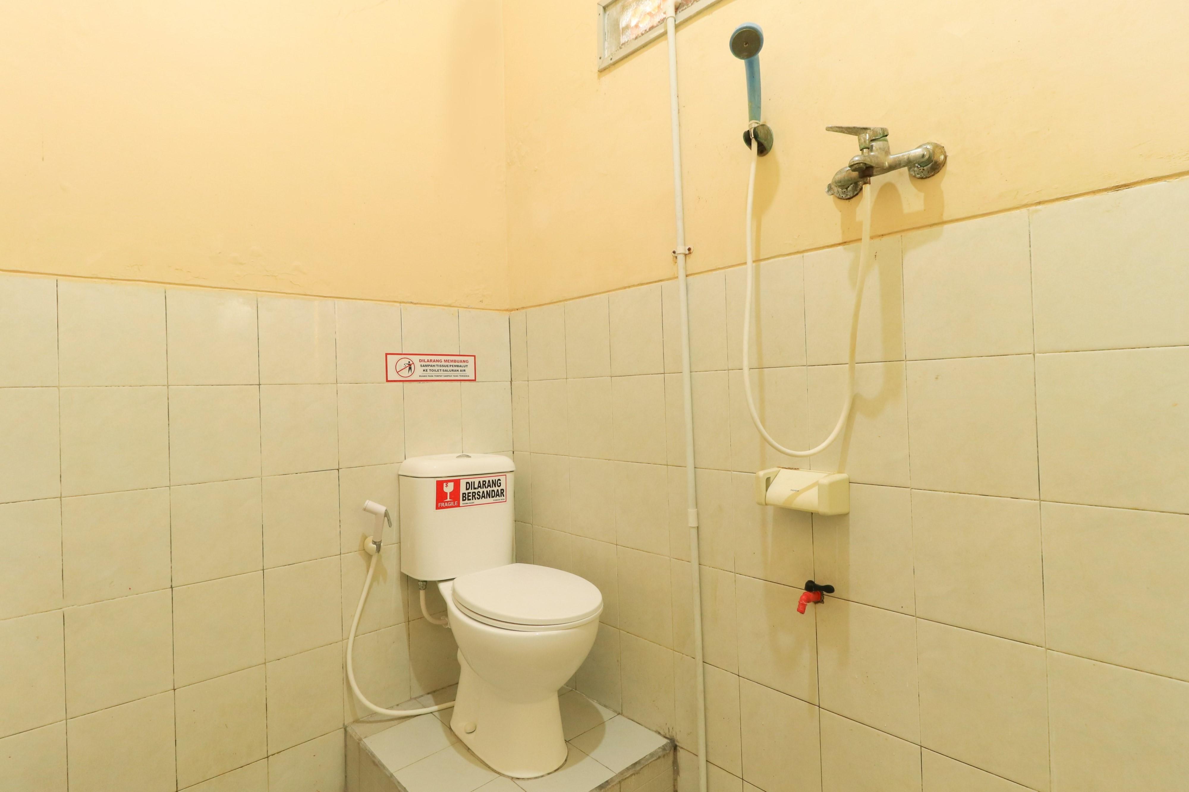 Penginapan Pondok Rizqi Syariah Brebek Exterior foto