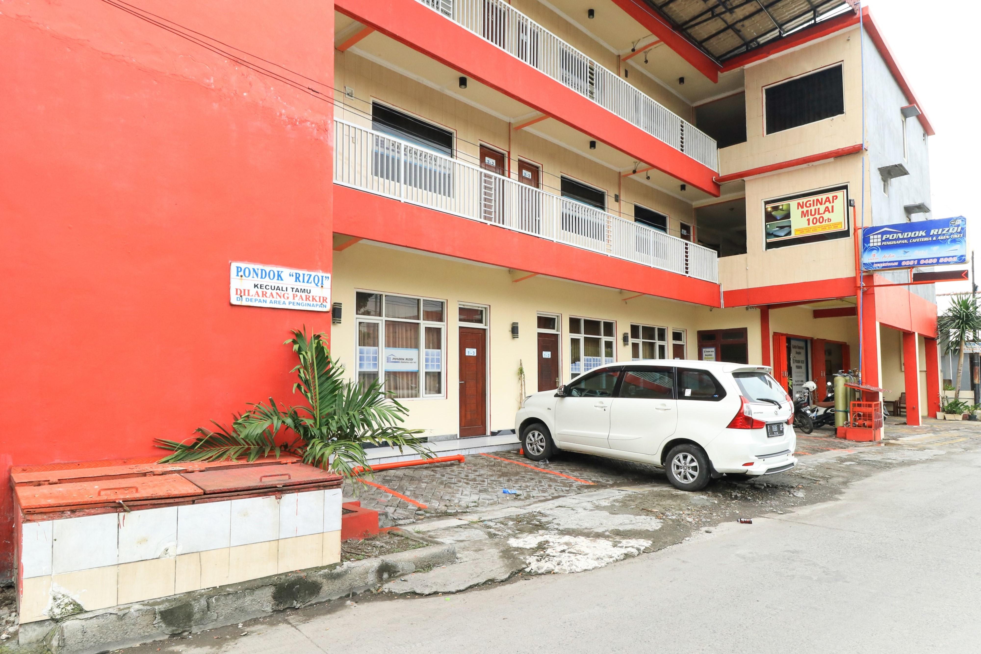 Penginapan Pondok Rizqi Syariah Brebek Exterior foto