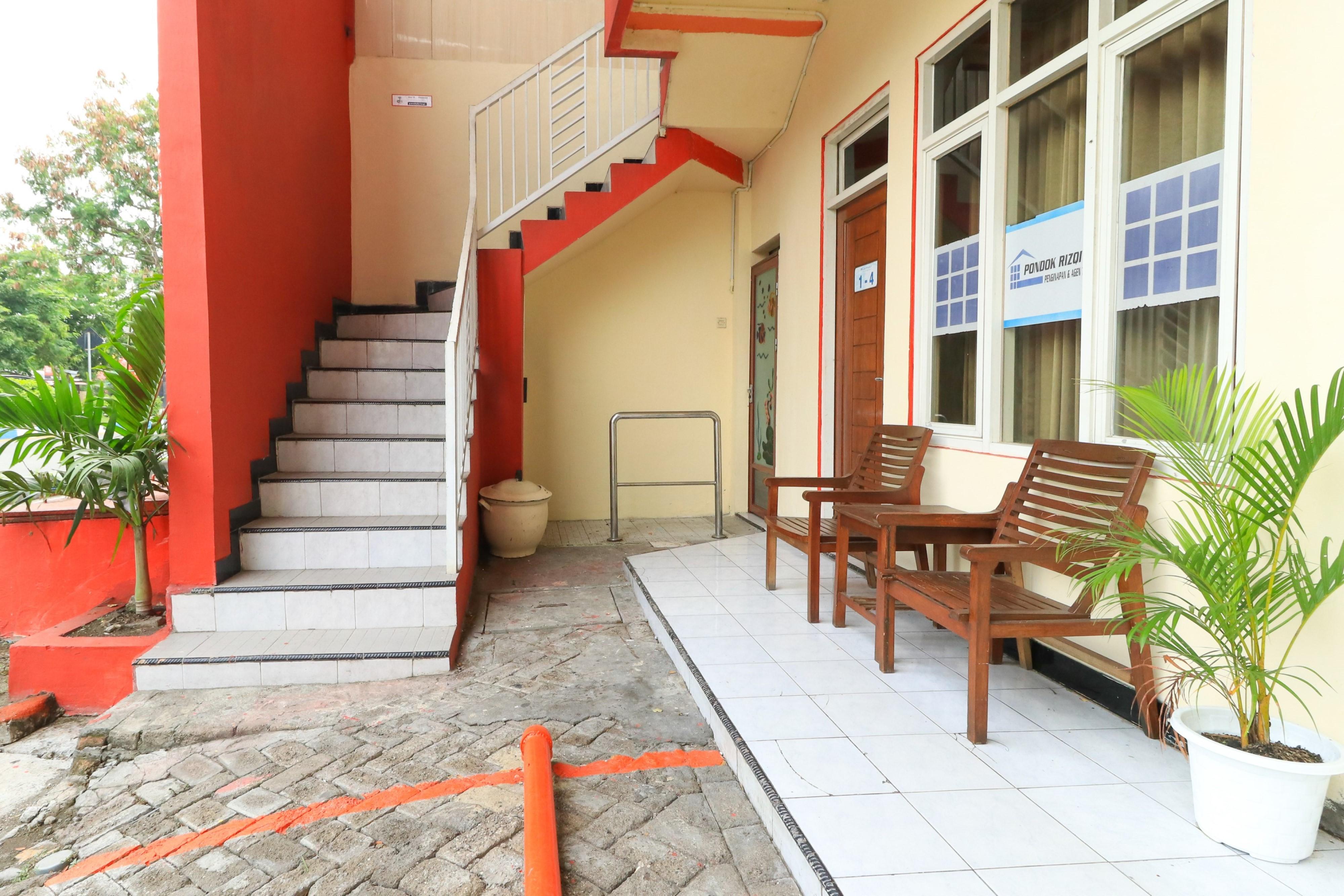 Penginapan Pondok Rizqi Syariah Brebek Exterior foto