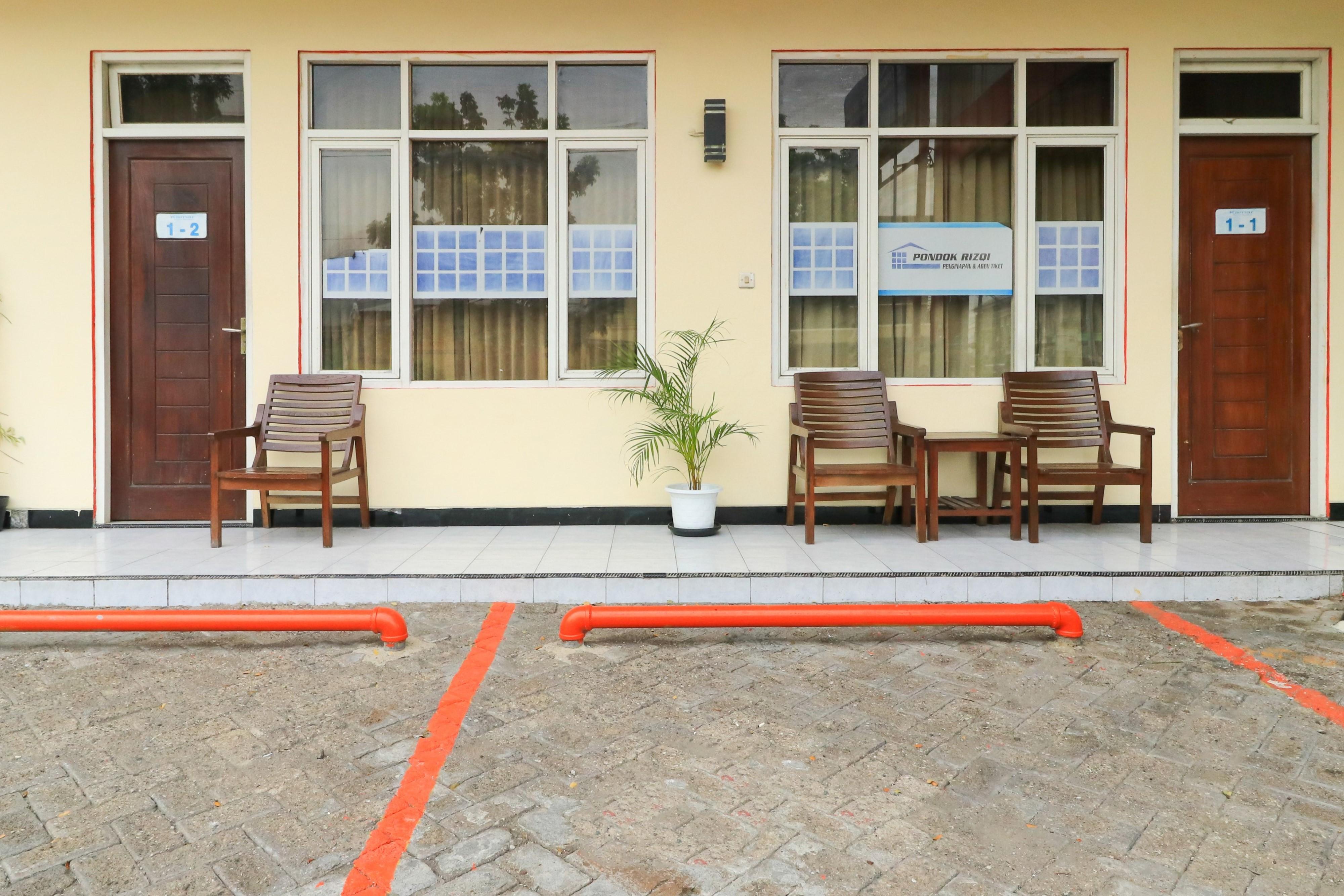 Penginapan Pondok Rizqi Syariah Brebek Exterior foto
